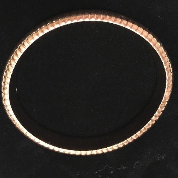 TIFFANY & CO. Rare Vintage 14k Yellow Gold Hinged Bangle Bracelet - Picture 6 of 16